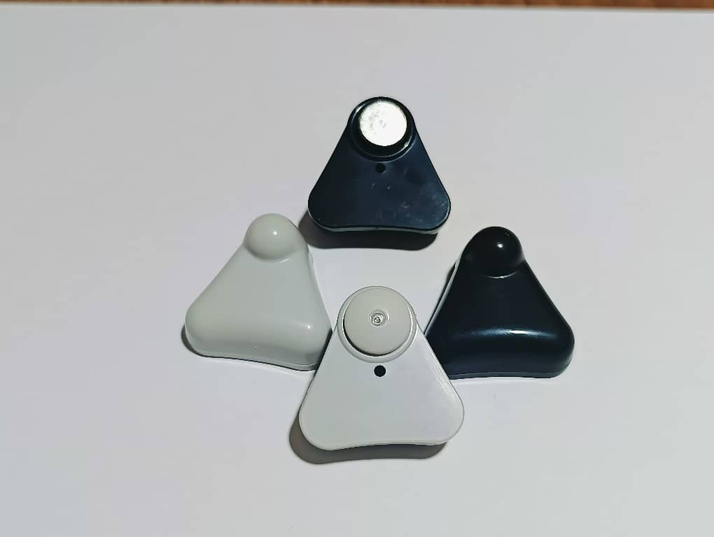 تگ لباس مثلثی مشکی (AM Triangle)